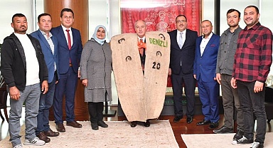 Vali Ömer Faruk Coşkun kepenek giydi