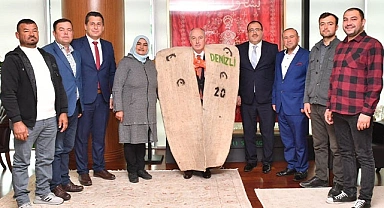 Vali Ömer Faruk Coşkun kepenek giydi