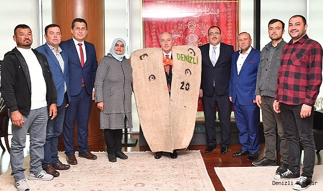 Vali Ömer Faruk Coşkun kepenek giydi