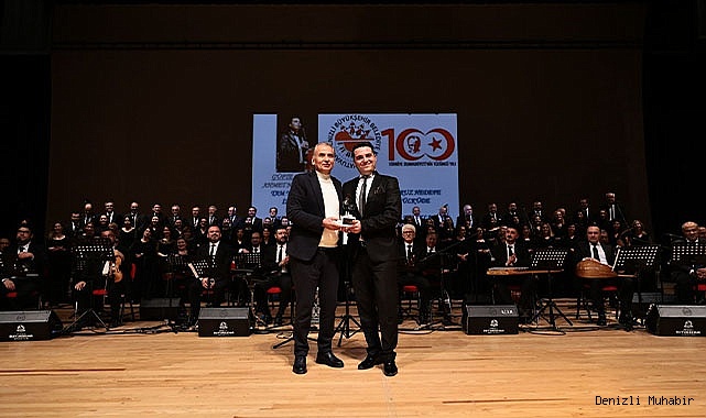 Büyükşehir Korosu izleyenleri mest etti