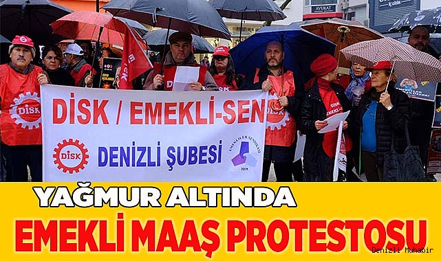 Yağmur altında Emekli maaşı protestosu
