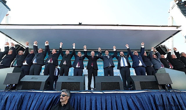 ‘Adaylarımız millete hizmetkâr olmak için kentin altını üstüne getiriyor’