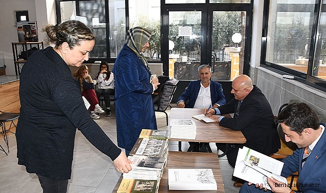 Başkan Şevik, kitaplarını imzaladı