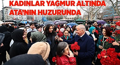 Başkan Zolan’dan kadınlara kırmızı karanfil