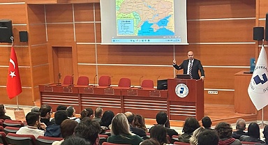 Deniz Berktay, Doğu ile Batı’nın Çatışma Alanını anlattı