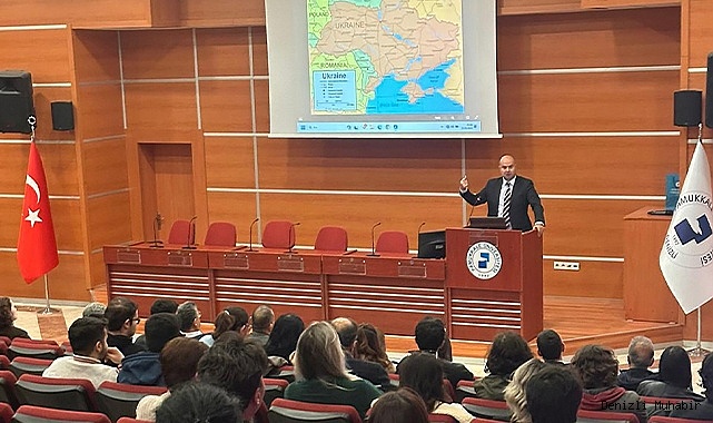 Deniz Berktay, Doğu ile Batı’nın Çatışma Alanını anlattı