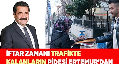 İFTAR ZAMANI TRAFİKTE KALANLARIN PİDESİ ERTEMUR’DAN