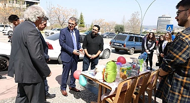 Rektör Kutluhan ‘PAÜ İle Gülümse’ Standını Ziyaret Etti