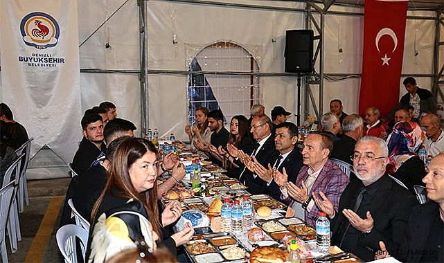 Başkan Çavuşoğlu iftarda hemşehrileriyle aynı sofrayı paylaştı