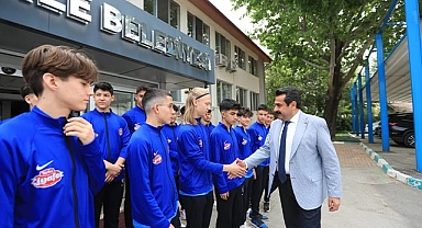 BAŞKAN ERTEMUR, TÜRKİYE ŞAMPİYONASINA UĞURLADI
