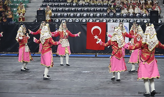 HALK OYUNLARINDA ANADOLU’NUN RENKLERİ DENİZLİ'DE BULUŞUYOR