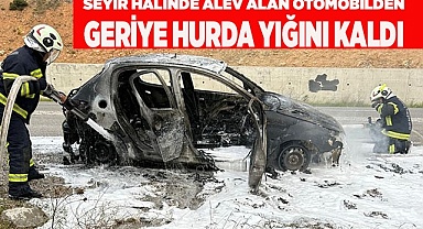 Seyir halinde alev alan otomobilden geriye hurda yığını kaldı