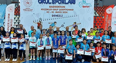 BADMİNTONTA ŞAMPİYONRAKETLER BELLİ OLDU