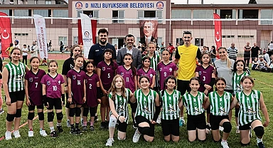 Başkan minik sporcuları yalnız bırakmadı