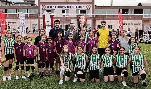 Başkan minik sporcuları yalnız bırakmadı