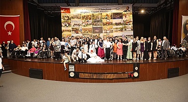 ENGELSİZ YAŞAM AKADEMİSİ'NDEN SANAT DOLU YILSONU ETKİNLİĞİ