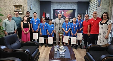 GÜREŞTE DENİZLİ'NİN SIRTI YERE GELMİYOR