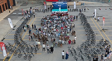 BAŞKAN ERTEMUR’DAN GENÇLERE BİSİKLET HEDİYESİ