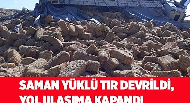 Saman yüklü tır devrildi, yol ulaşıma kapandı