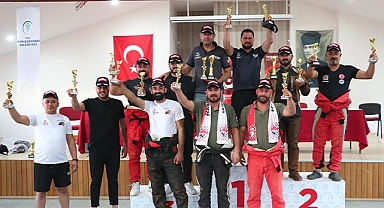 DERECEYE GİREN SPORCULARA KUPA VE ÖDÜLLERİ VERİLDİ