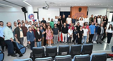 İŞ DÜNYASINDA YAPAY ZEKÂ UYGULAMALARINI ÖĞRENDİLER