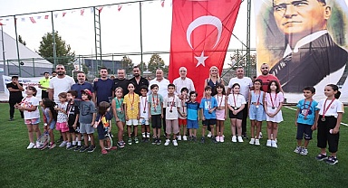 Şampiyonlar ödüllerini aldı