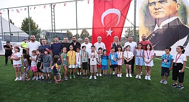 Şampiyonlar ödüllerini aldı