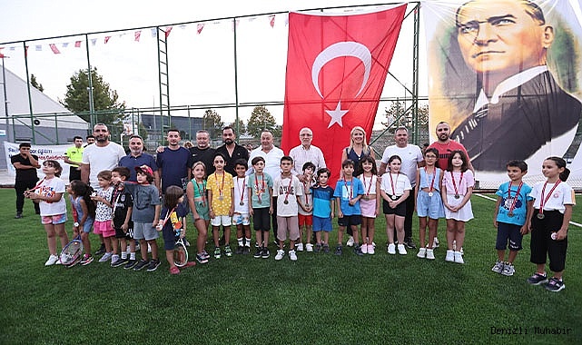 Şampiyonlar ödüllerini aldı