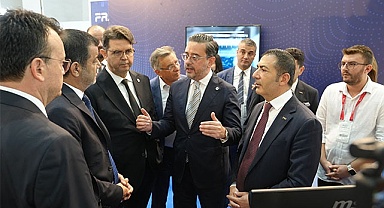 BAŞKAN KASAPOĞLU FUARDA DENİZLİLİ FİRMALARI YALNIZ BIRAKMADI