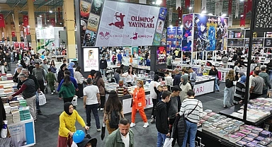 Denizli Kitap Fuarı’nda yazar yağmuru sürüyor