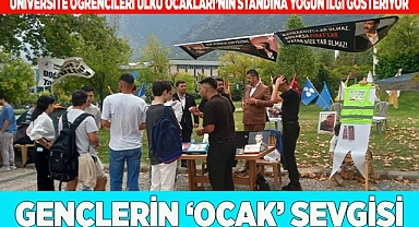 ÜNİVERSİTE ÖĞRENCİLERİ ÜLKÜ OCAKLARI’NIN STANDINA YOĞUN İLGİ GÖSTERİYOR