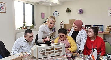 BAŞKAN DOĞAN ÖZEL ÖĞRENCİLERİ YALNIZ BIRAKMIYOR