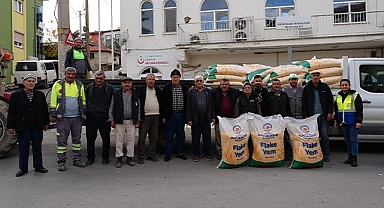 ÜRETİCİDEN ALINAN MISIR VE ARPA, ÜRETİCİYE YEM OLARAK DAĞITILIYOR