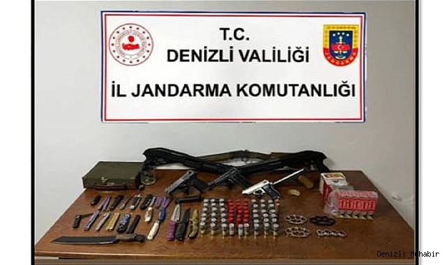 Jandarmanın düzenlediği operasyonda uyuşturucu madde ve silahlar ele geçirildi