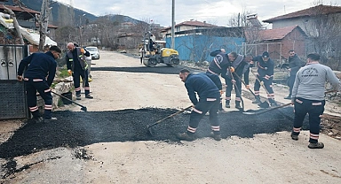 PAMUKKALE BELEDİYESİ CANKURTARAN MAHALLESİ’NİN YOLLARINI ASFALTLIYOR
