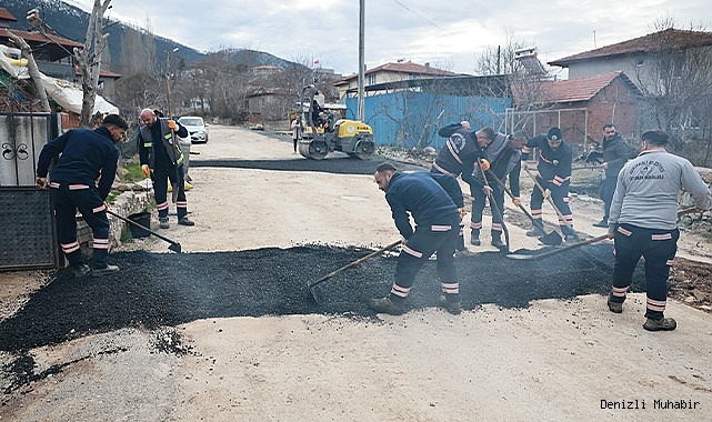 PAMUKKALE BELEDİYESİ CANKURTARAN MAHALLESİ’NİN YOLLARINI ASFALTLIYOR