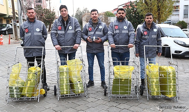 PAMUKKALE’DE ÇÖP POŞETLERİ SÜREKLİ DAĞITILIYOR