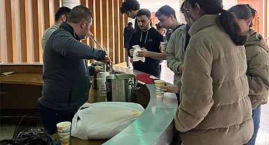 ÜLKÜCÜLERDEN ÜNİVERSİTE ÖĞRENCİLERİNE ÇORBA İKRAMI