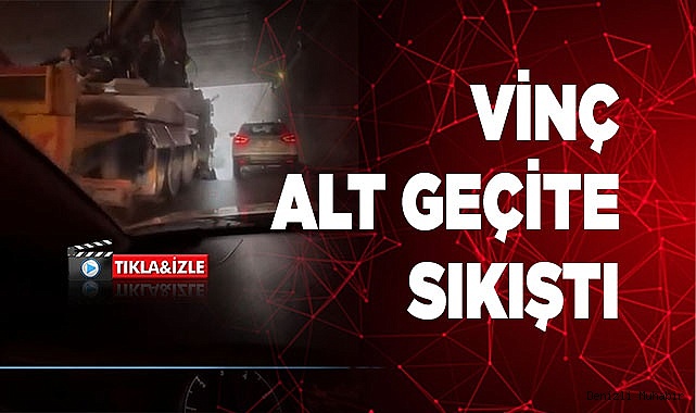 Yapı malzemeleri taşıyan vinç alt geçitte sıkıştı