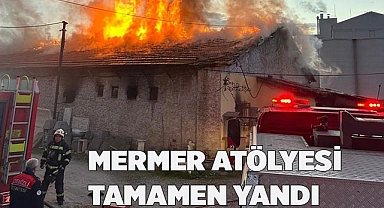 Denizli’de mermer imalathanesi yangında kullanılamaz hale geldi