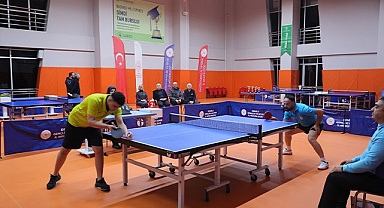 MASA TENİSİNDE BÜYÜKLER YARIŞTI