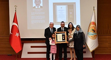3 ŞEHİT YAKINI VE 5 GAZİYE DEVLET ÖVÜNÇ MADALYASI