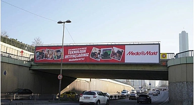 Üst Geçit Alınlık Reklamları ile Şehirde Markanızı Öne Çıkarın