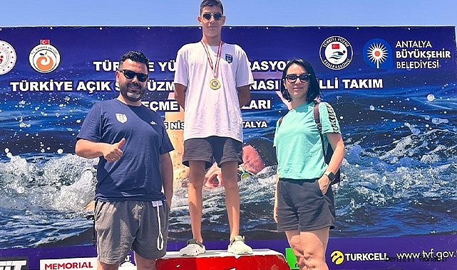 YÜZME’NİN PRENSİ İBRAHİM BURHAN YİNE ZİRVEDE