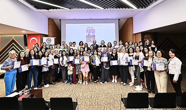 “Kadınlar Dijitalde Parlıyor” projesi kapsamında sertifika sevinci