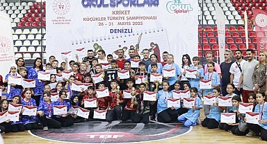 KRİKET KÜÇÜKLER TÜRKİYE ŞAMPİYONASI HEYECANI DENİZLİ’DE YAŞANDI