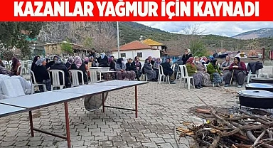 Kurban kesip yağmur için dua ettiler