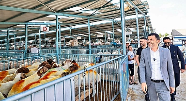 Başkan Çavuşoğlu’ndan Kurban Pazarı ziyareti