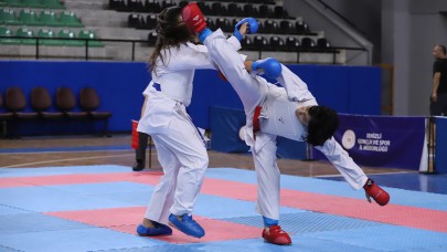 ANALİG KARATE GRUP ŞAMPİYONASI HEYECANI DENİZLİ’DE YAŞANDI