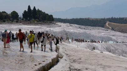 Pamukkale'nin beyaz cennetinde satranç molası